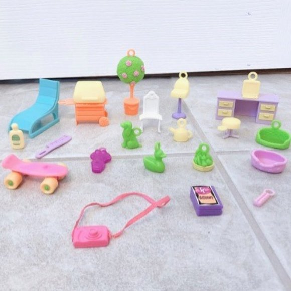 Vintage LIKE NEW Doll Accessories Furnitures - Picture 1 of 9